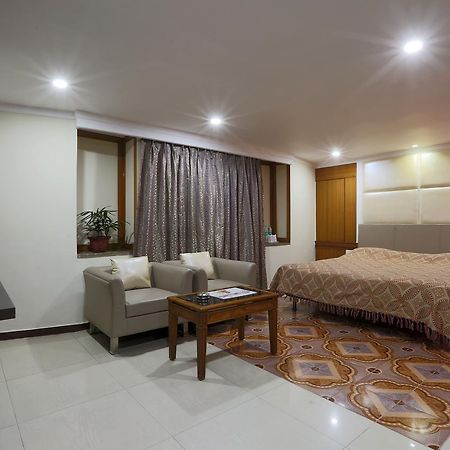 Hotel Rodali Residency Guwahati Exteriör bild