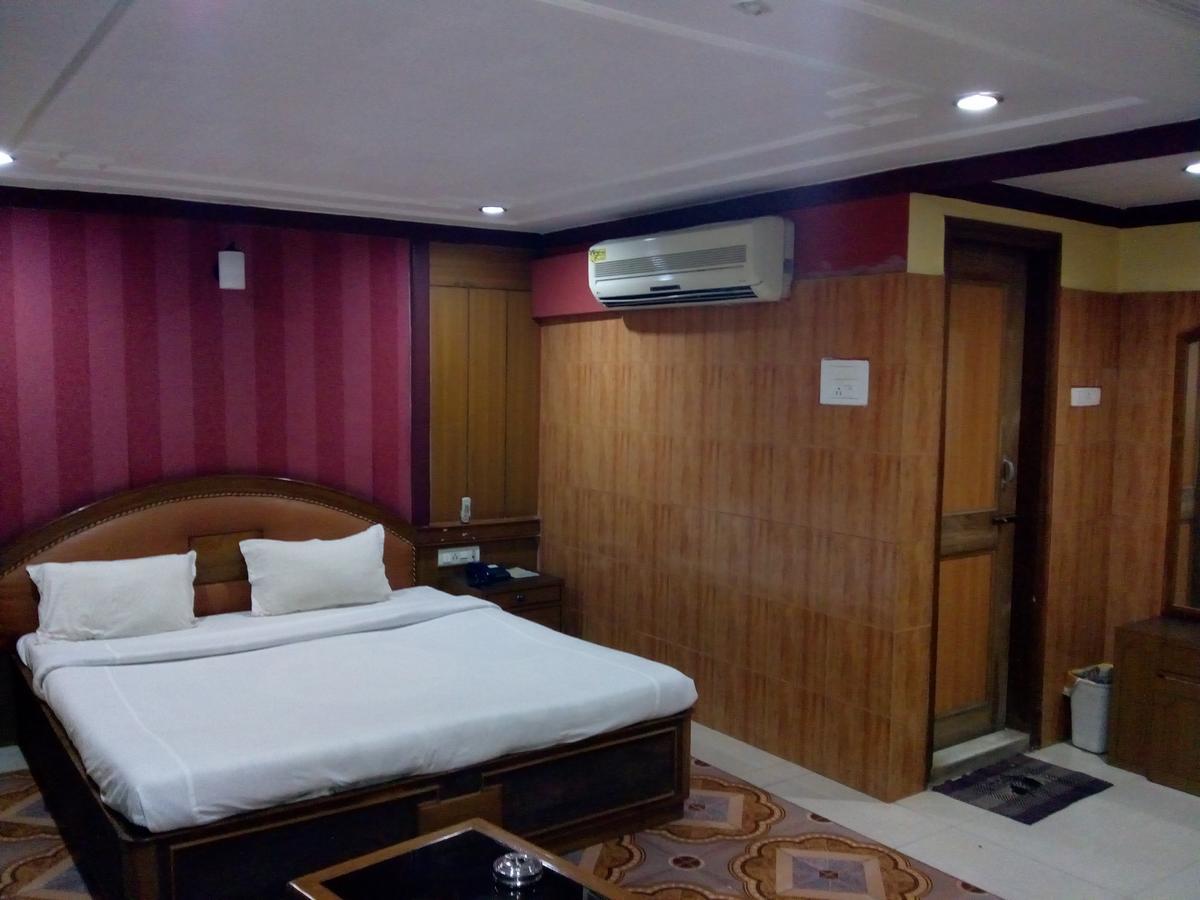 Hotel Rodali Residency Guwahati Exteriör bild