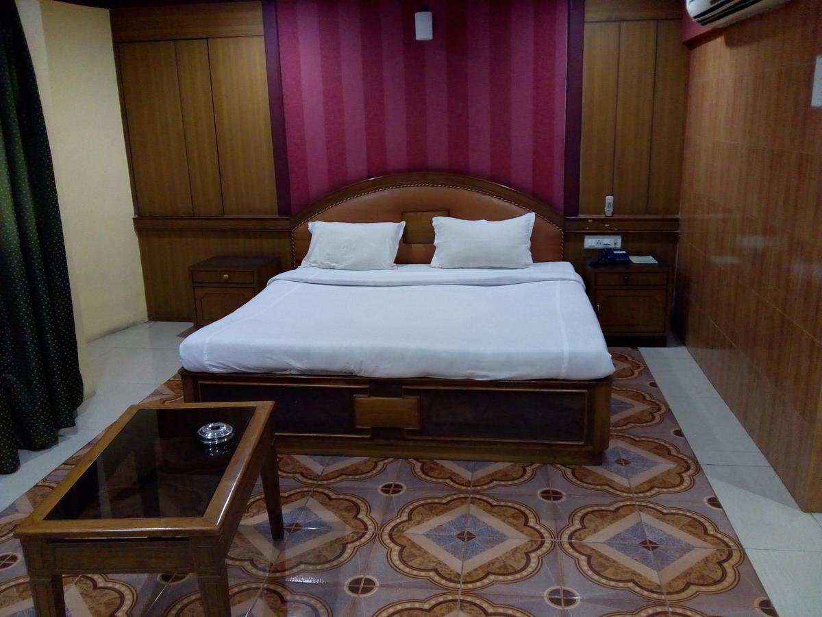 Hotel Rodali Residency Guwahati Exteriör bild