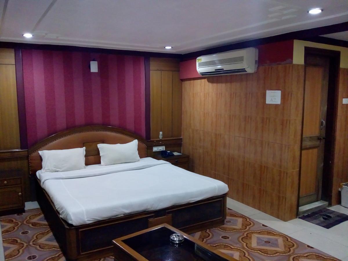 Hotel Rodali Residency Guwahati Exteriör bild