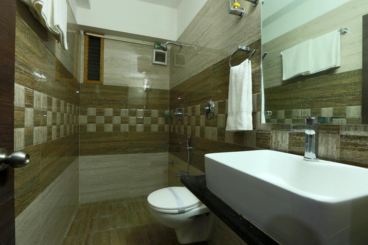 Hotel Rodali Residency Guwahati Exteriör bild