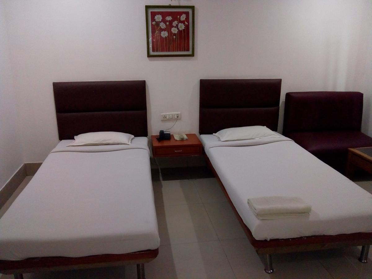 Hotel Rodali Residency Guwahati Exteriör bild