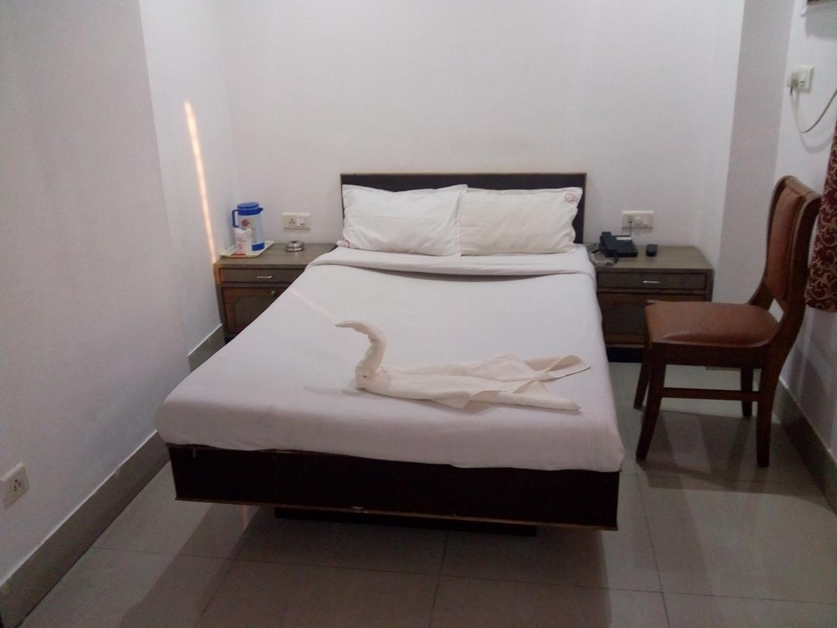 Hotel Rodali Residency Guwahati Exteriör bild