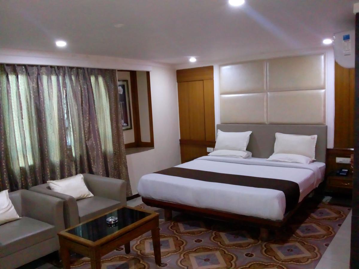 Hotel Rodali Residency Guwahati Exteriör bild