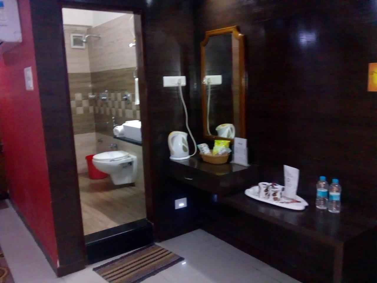 Hotel Rodali Residency Guwahati Exteriör bild