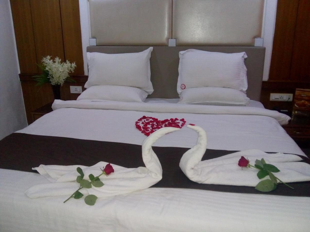 Hotel Rodali Residency Guwahati Exteriör bild
