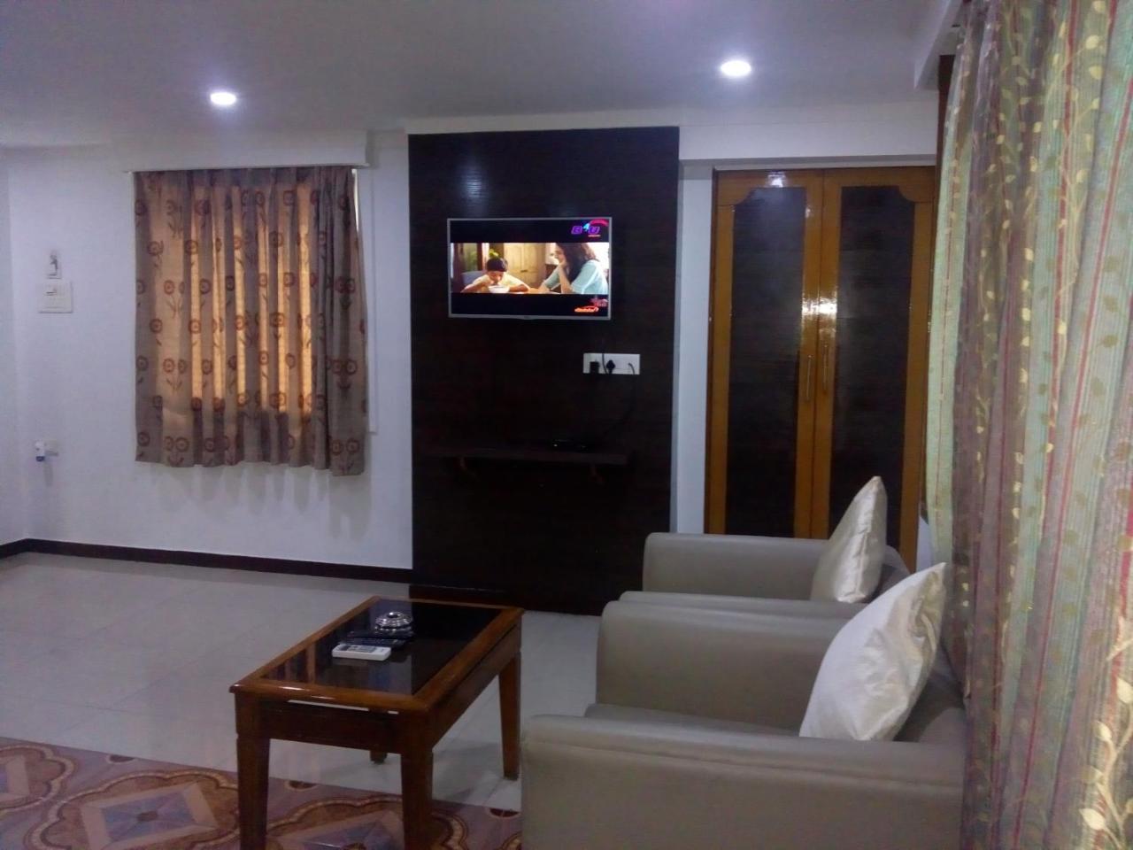 Hotel Rodali Residency Guwahati Exteriör bild