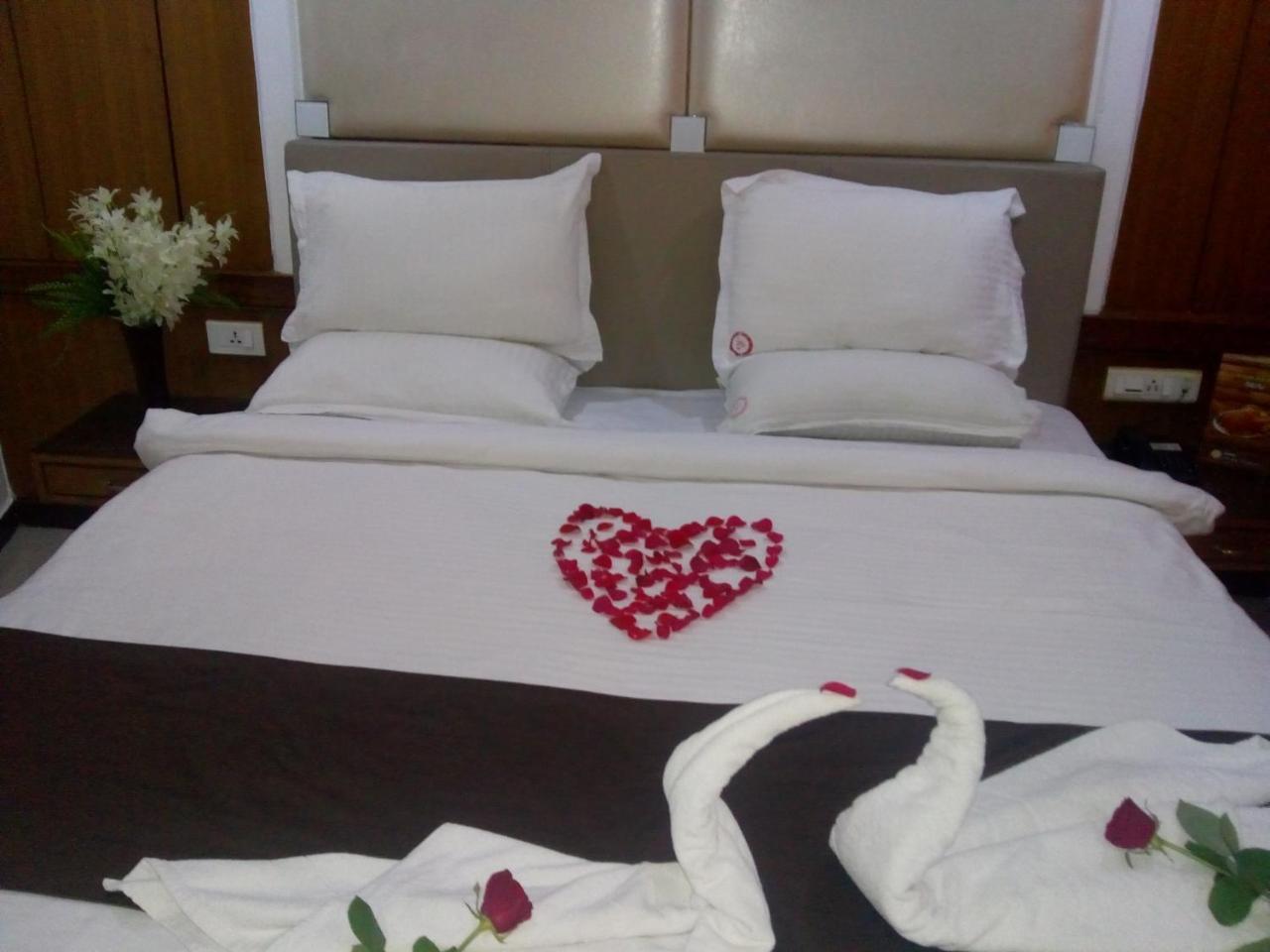 Hotel Rodali Residency Guwahati Exteriör bild